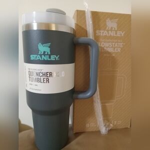 Stanley Flowstate Tumbler in Dark Gray NWT